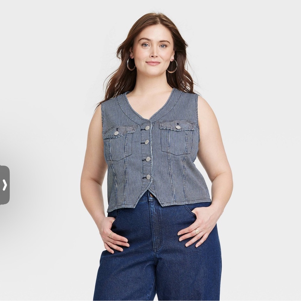 NWT  Women’s V Neck Denim Vest    Blue XL